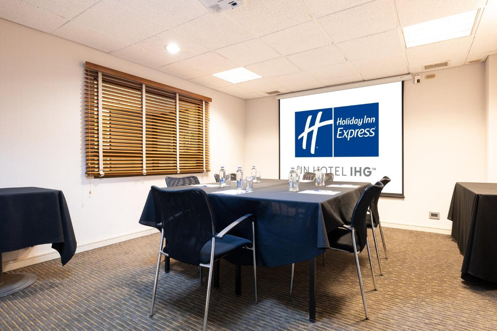 Express - By Ihg 4*